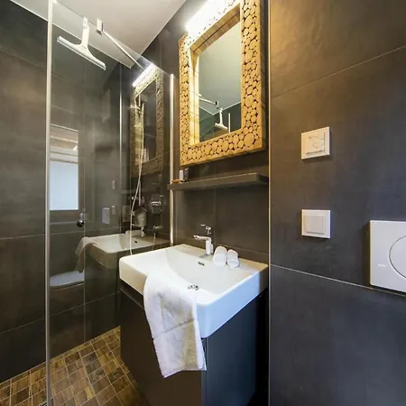 In Neukirchen Near Area * Rosenthal